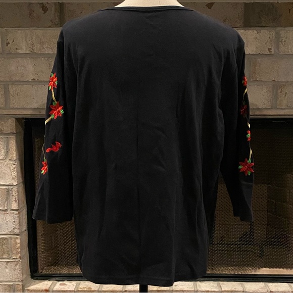 Poinsettia & Cardinal Top - Picture 4 of 4